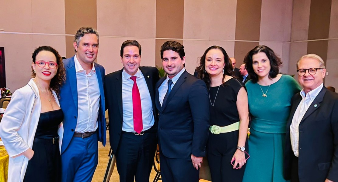 Vanessa Costa (Adibra), Murilo Pascoal (Sindepat), o deputado federal Eduardo Bismarck (CE), Leonardo Volpatti e Carolina Negri (Sindepat), Ana Biselli (Resorts Brasil) e Fohb (Orlando Souza)