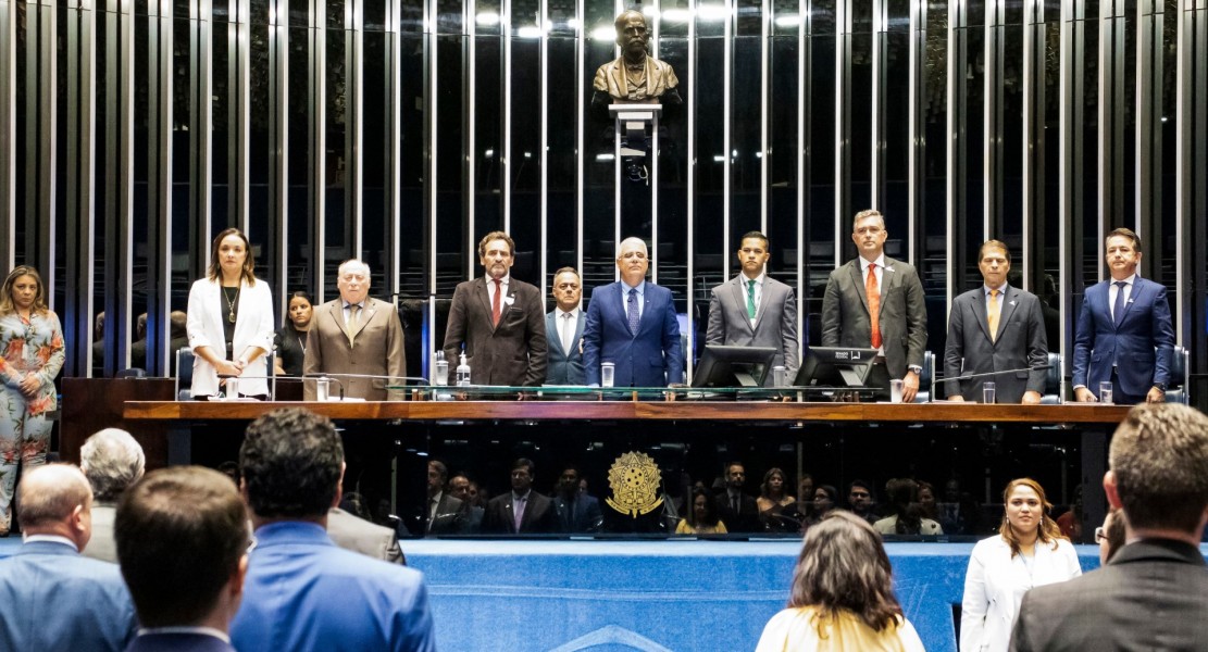 Carolina Negri (SINDEPAT), Marcelo Gutglas (Grupo Playcenter), Milton Zuanazzi (MTur) , senador Eduardo Girão, Murilo Pascoal (SINDEPAT), Alain Baldacci (Wet´n Wild) e Munir Calaça (Parque Nacional do Iguaçu), na composição da mesa durante a Sessão S