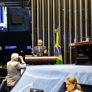 Senador Izalci (DF) falou sobre o setor na tribuna da Plenária