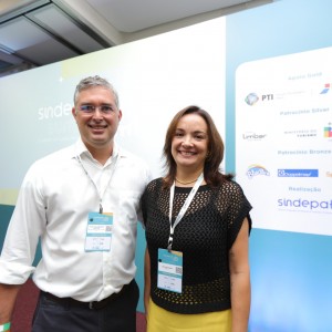 Murilo Pascoal, presidente do Conselho do SINDEPAT, e Carolina Negri, presidente executiva